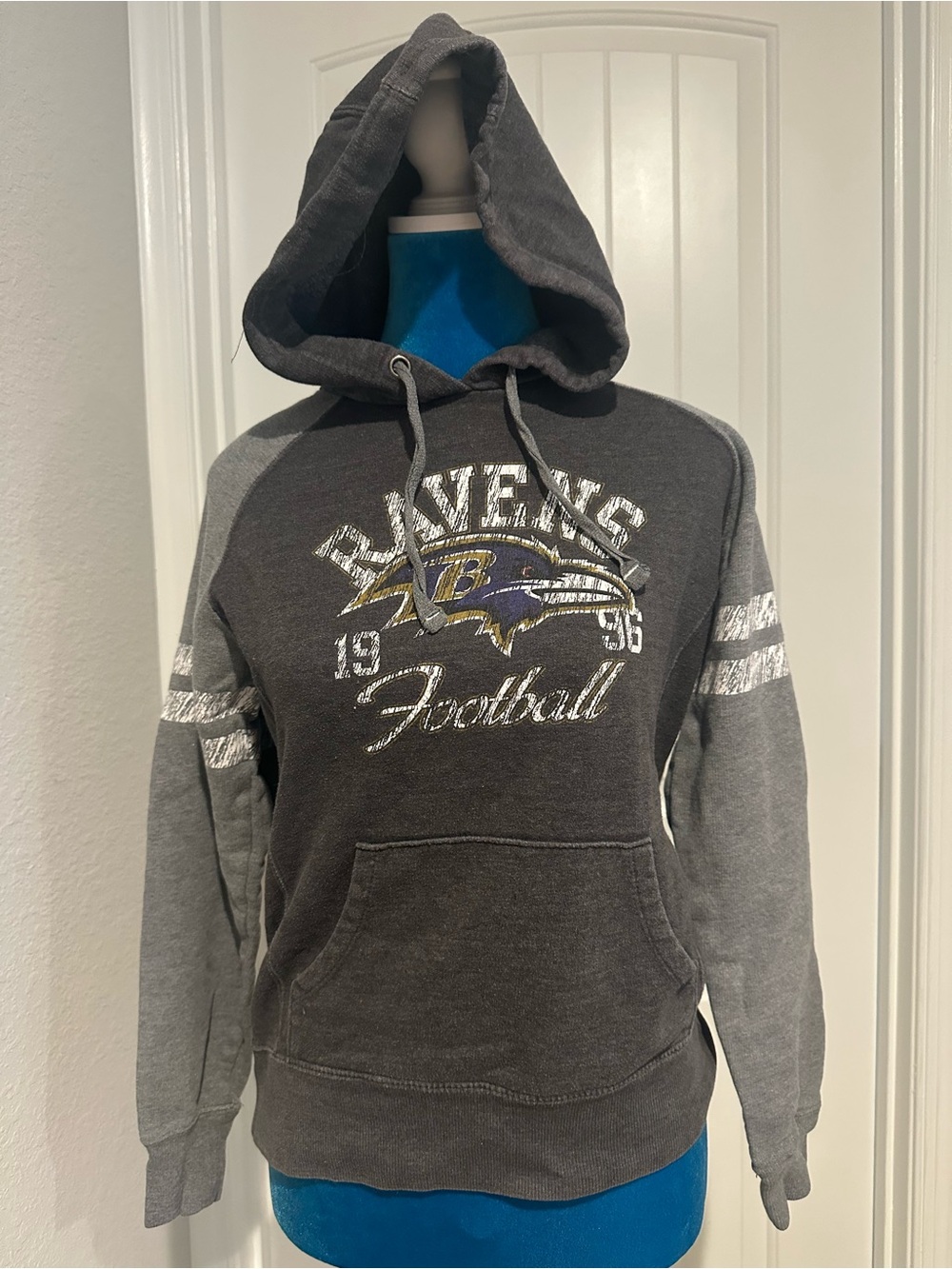 Baltimore Ravens Hoodie Women’s XL Gray Black NFL Pullover Sweatshirt